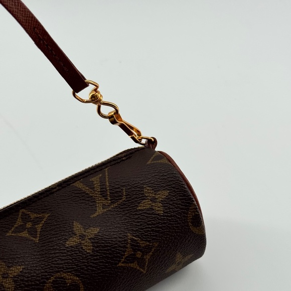 Louis Vuitton Papillon Pouch - Picture 2 of 8